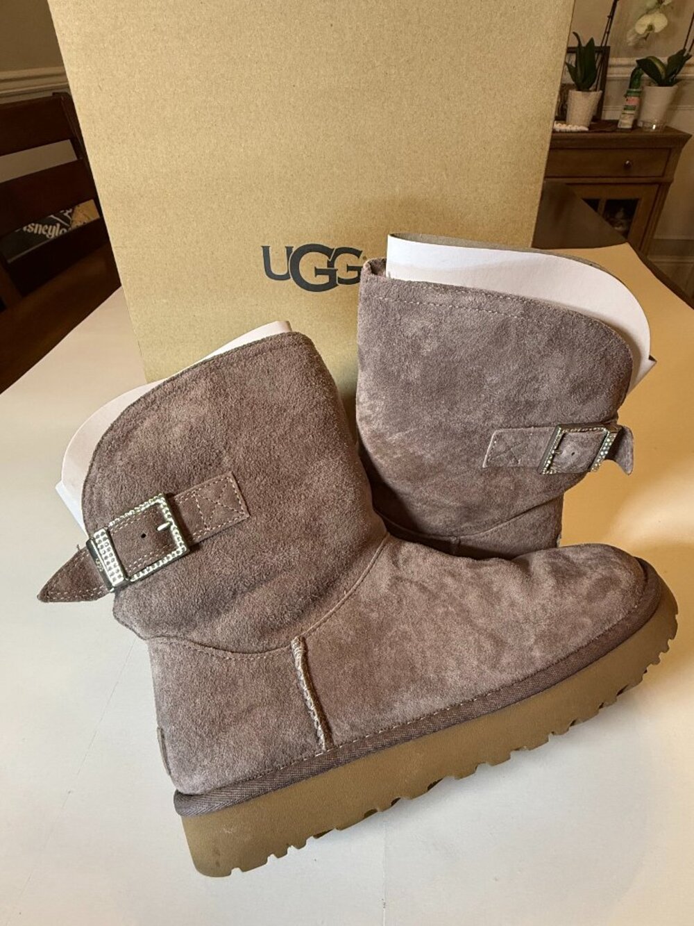 Ugg Lavender sparkling Buckle Fuzzy lined Boots Women's 9 Like New!